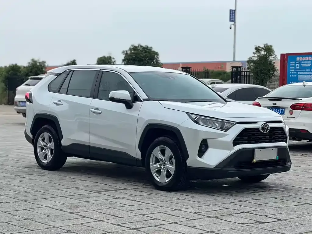 Toyota RAV4 2024 из CN, фото 2