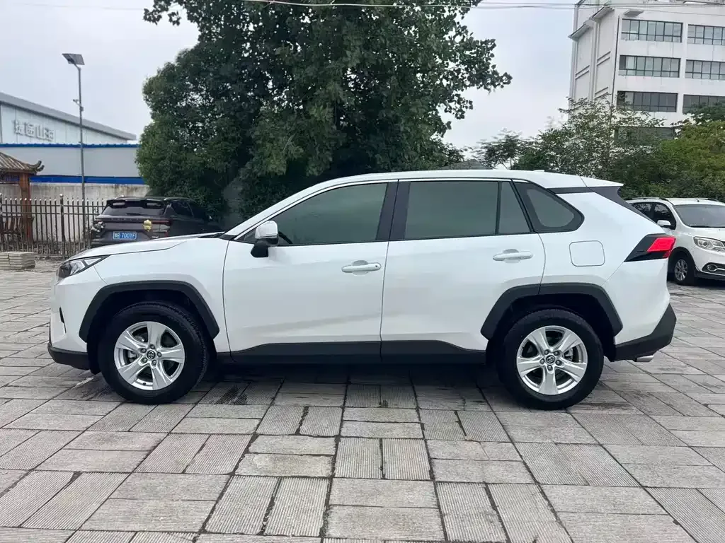 Toyota RAV4 2024 из CN, фото 7