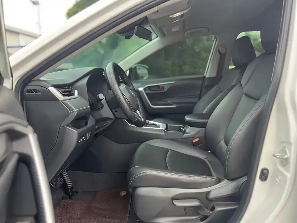 Toyota RAV4 2024 из CN, фото 6