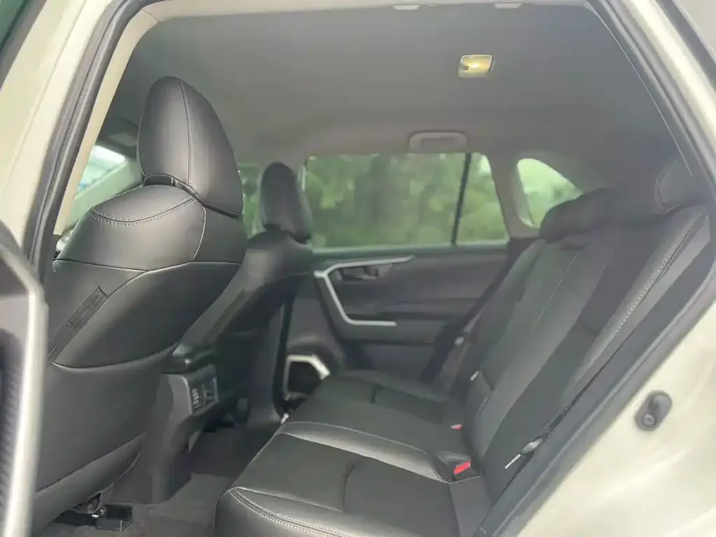 Toyota RAV4 2024 из CN, фото 3