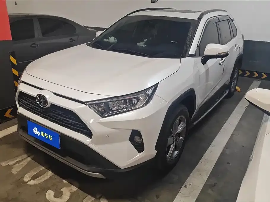 Toyota RAV4 — фото 1