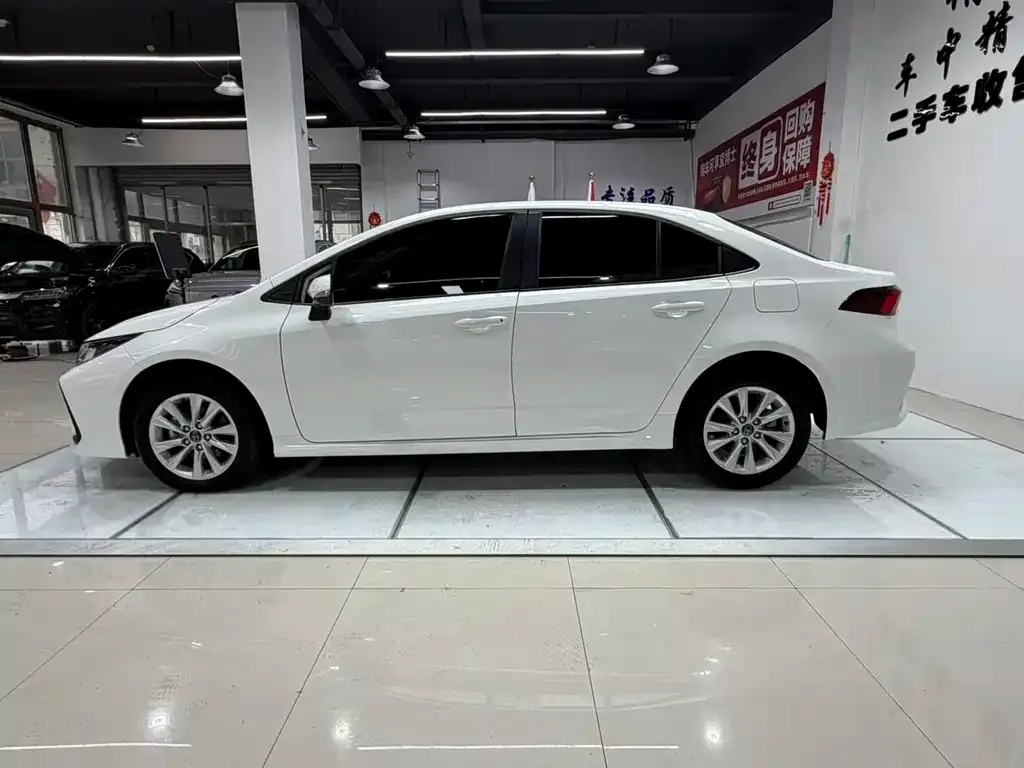 Toyota Corolla — фото 5