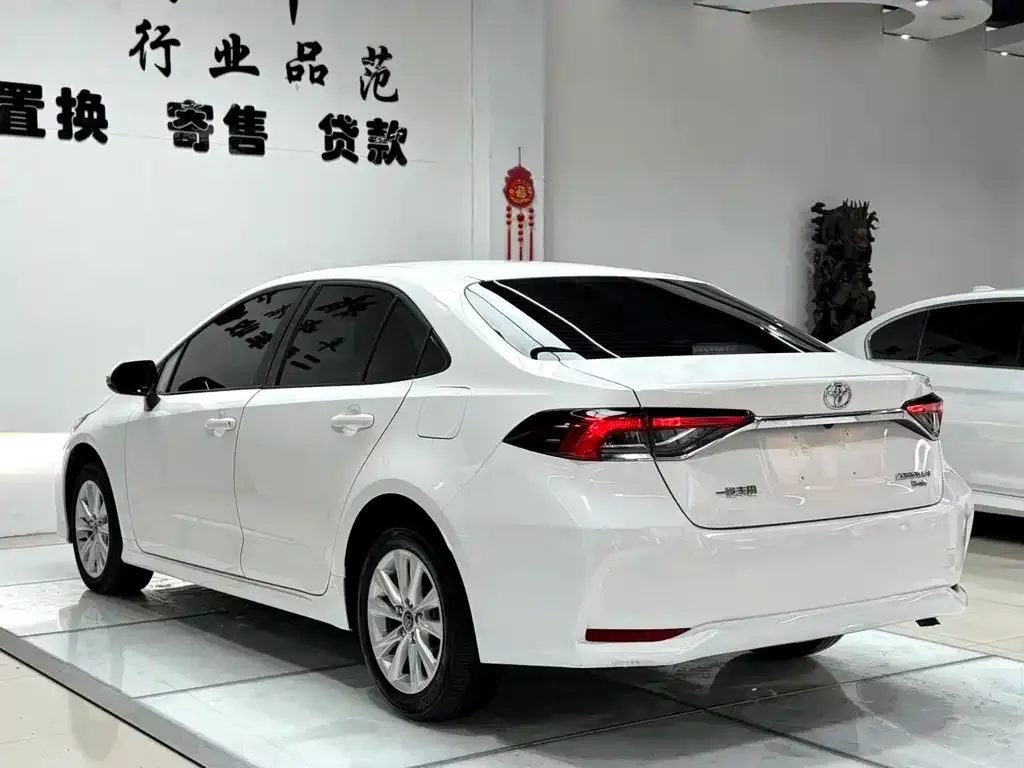 Toyota Corolla — фото 6