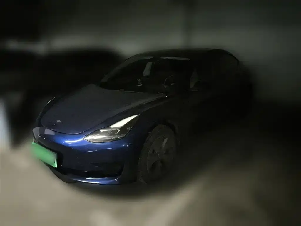 Tesla Model 3 — фото 1