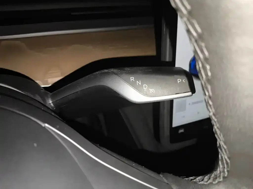 Tesla Model 3 — фото 4