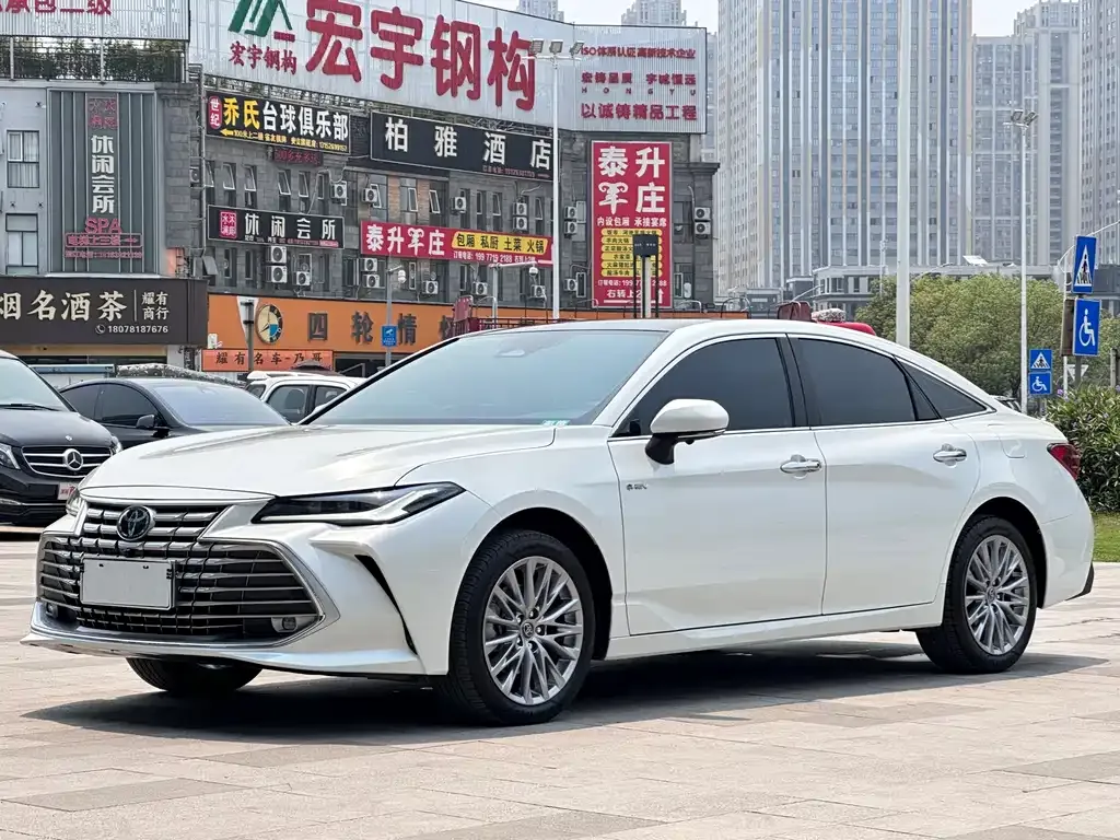 Toyota Avalon — фото 1
