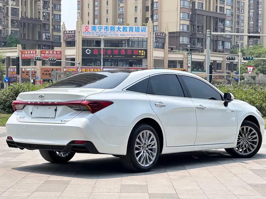 Toyota Avalon — фото 10