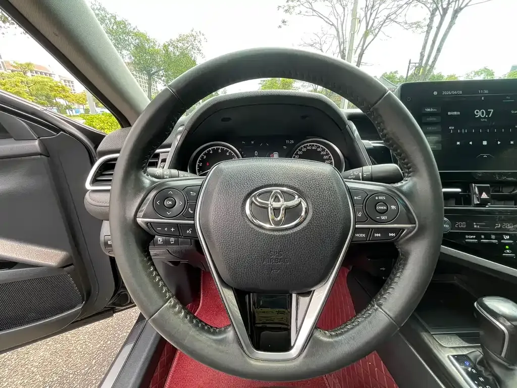 Toyota Camry — фото 6