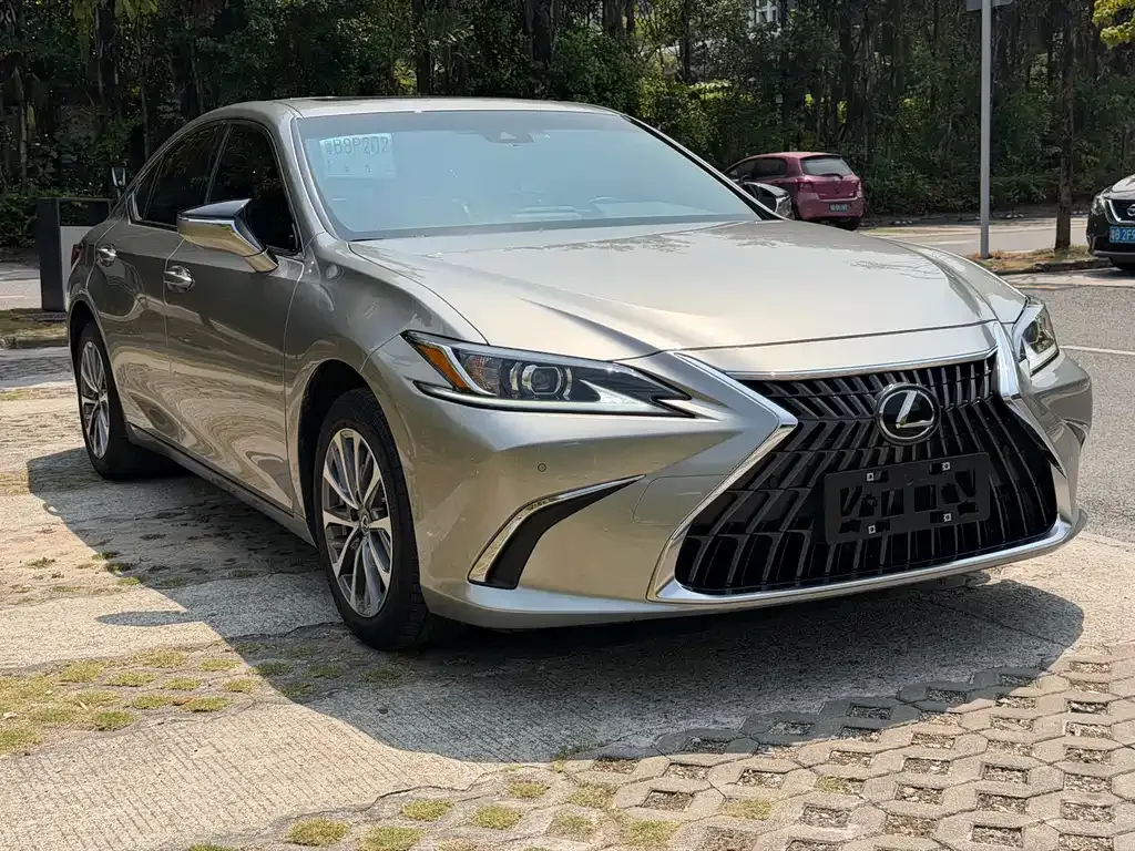 Lexus ES — фото 8