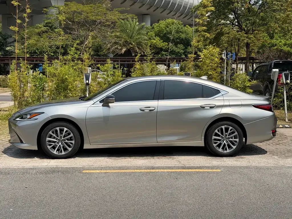 Lexus ES — фото 9