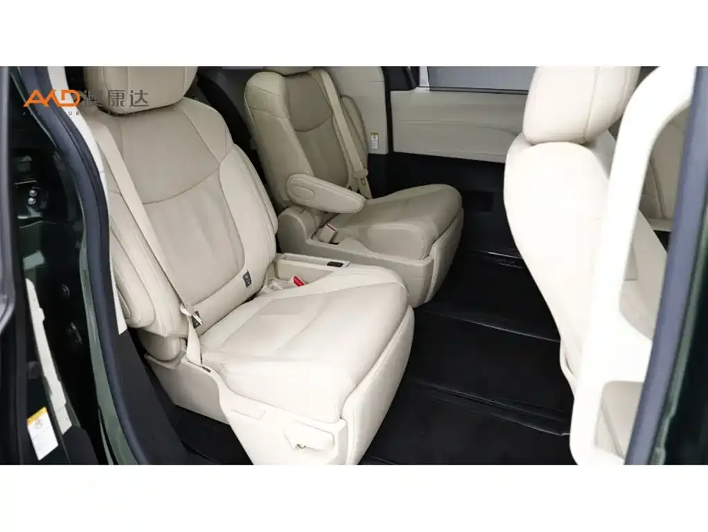 Toyota Sienna — фото 4