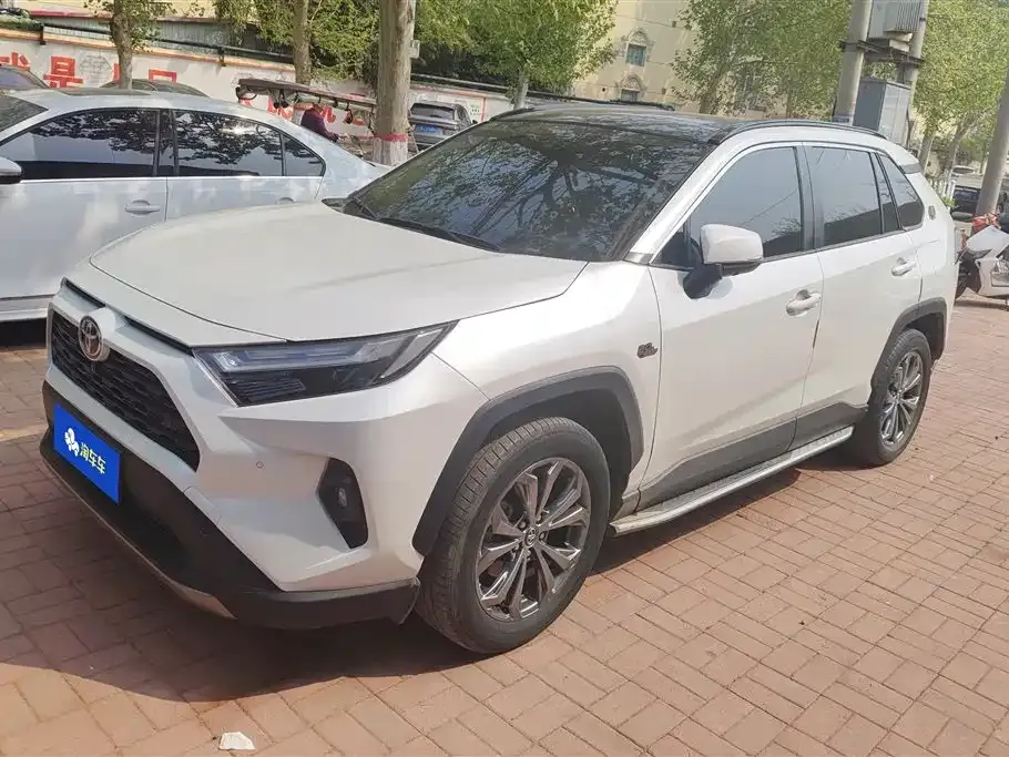 Toyota RAV4 — фото 1