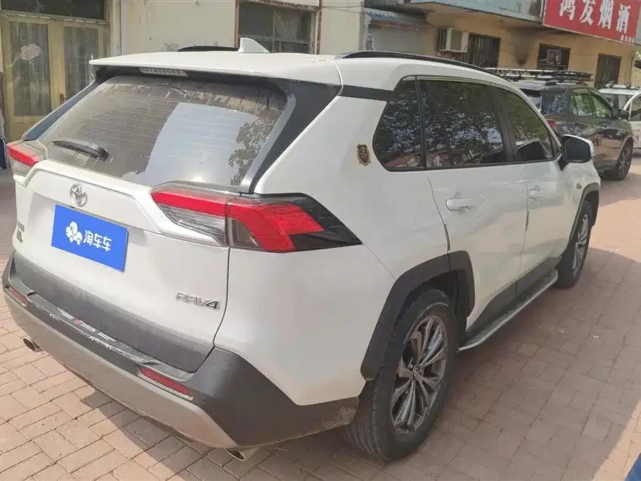Toyota RAV4 — фото 10