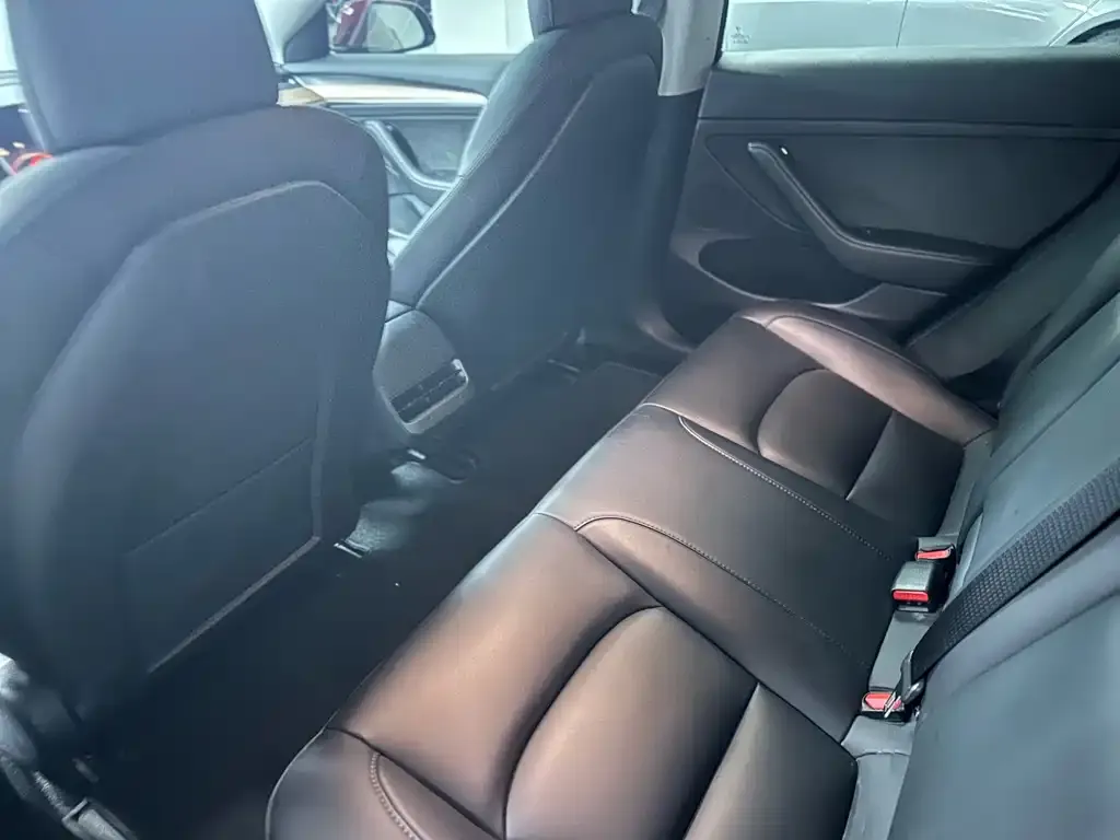 Tesla Model 3 — фото 6