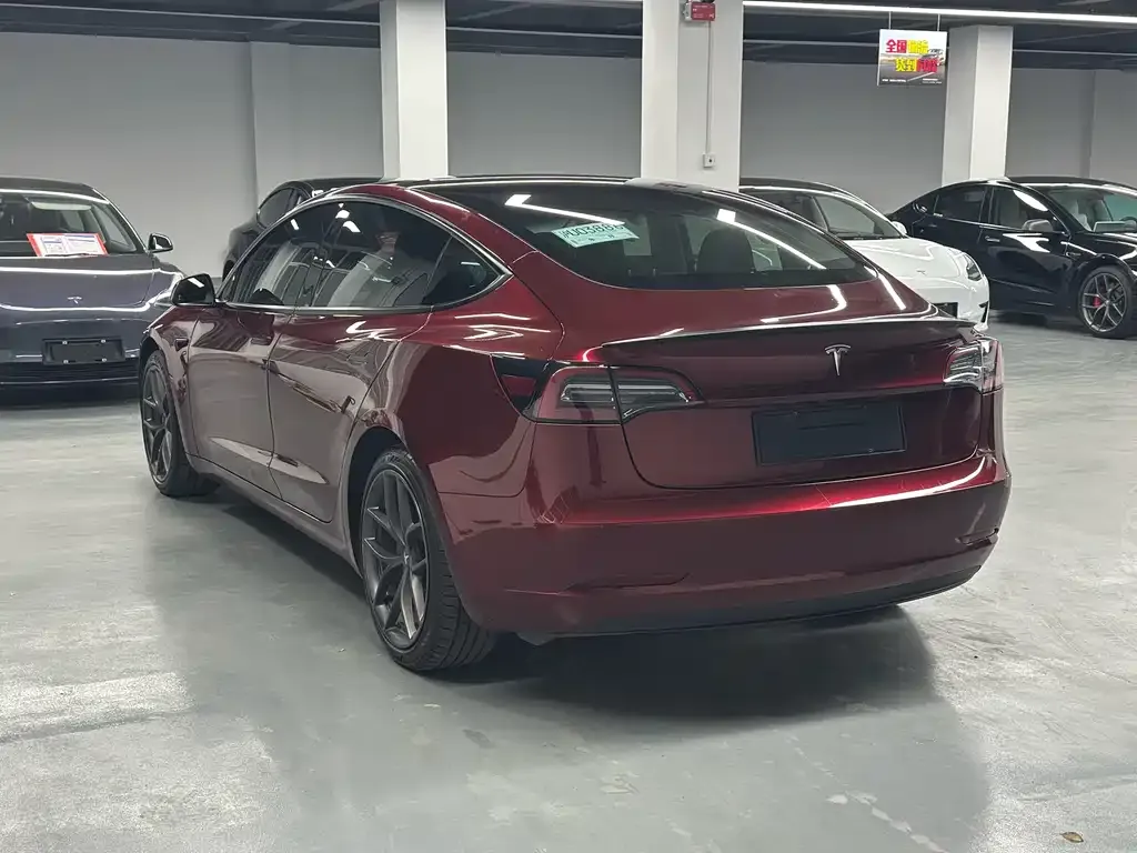 Tesla Model 3 — фото 8