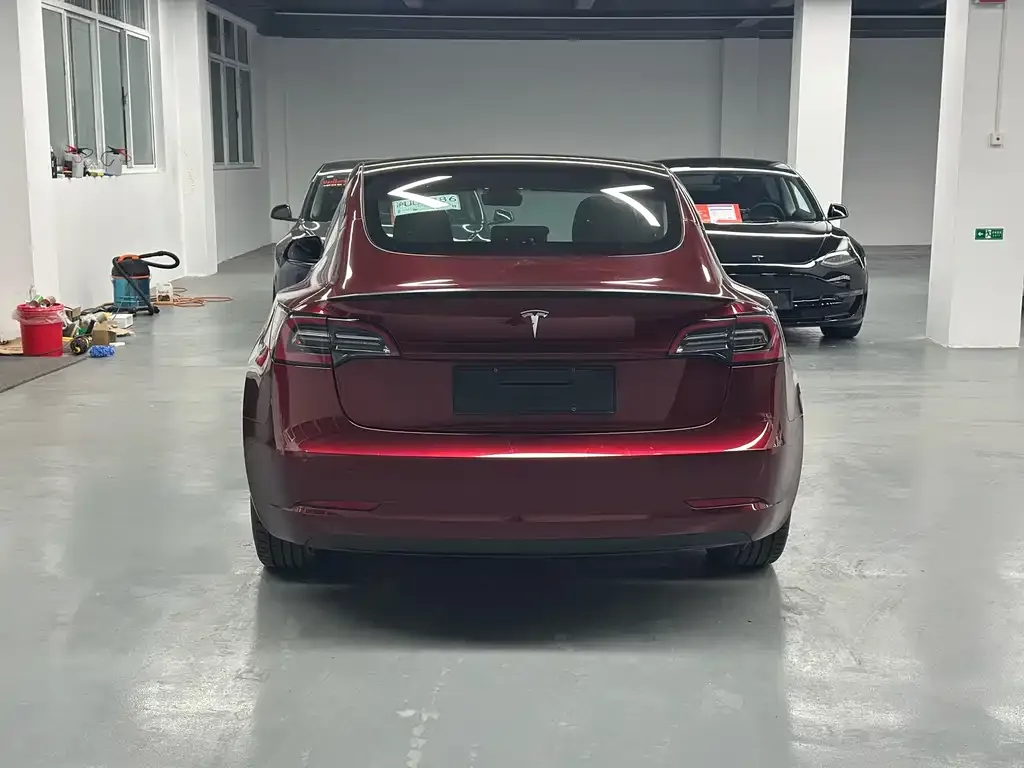 Tesla Model 3 — фото 9