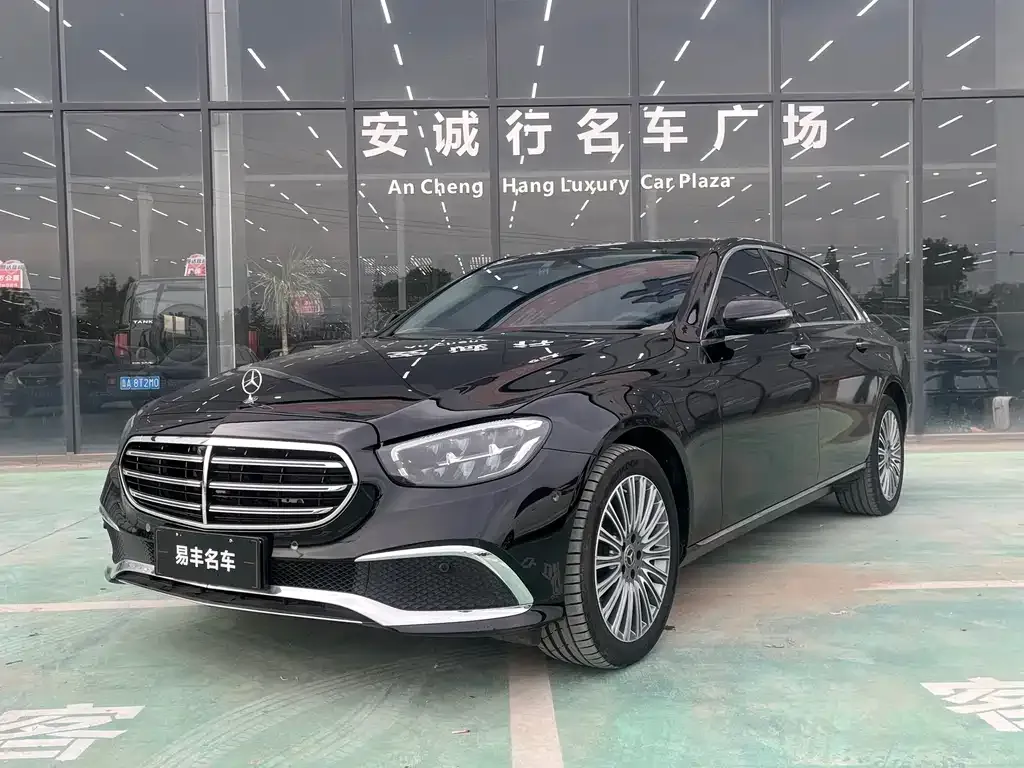Mercedes-Benz E-Class — фото 1