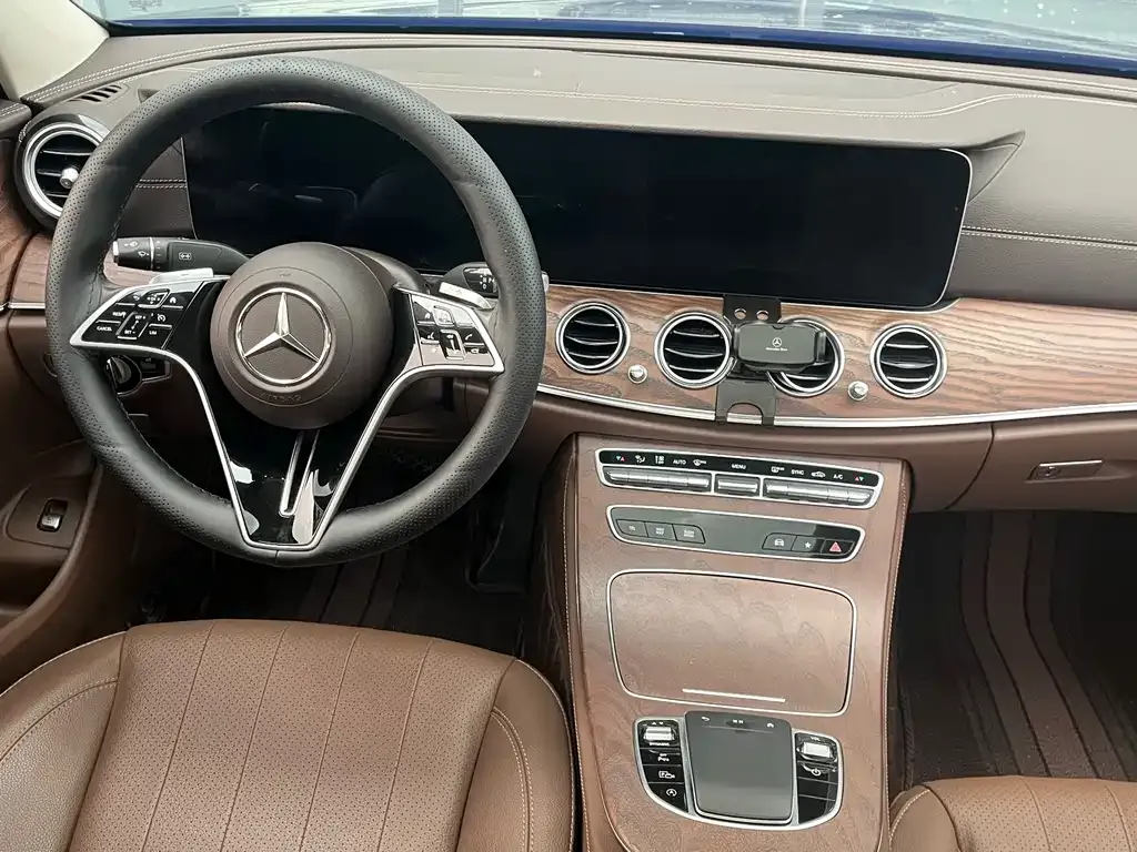 Mercedes-Benz E-Class — фото 3