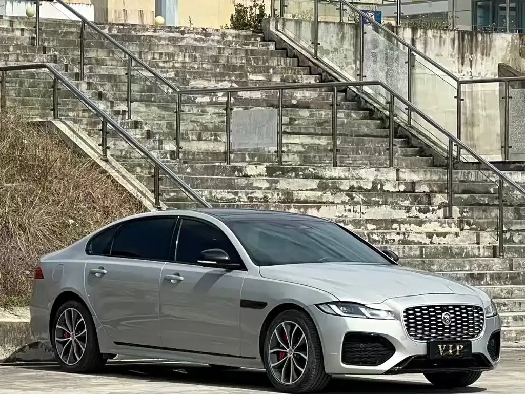 Jaguar XFL — фото 1