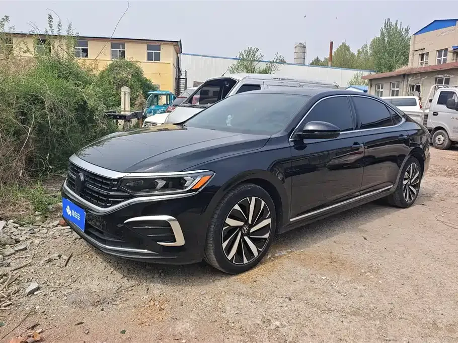 Volkswagen Passat — фото 1