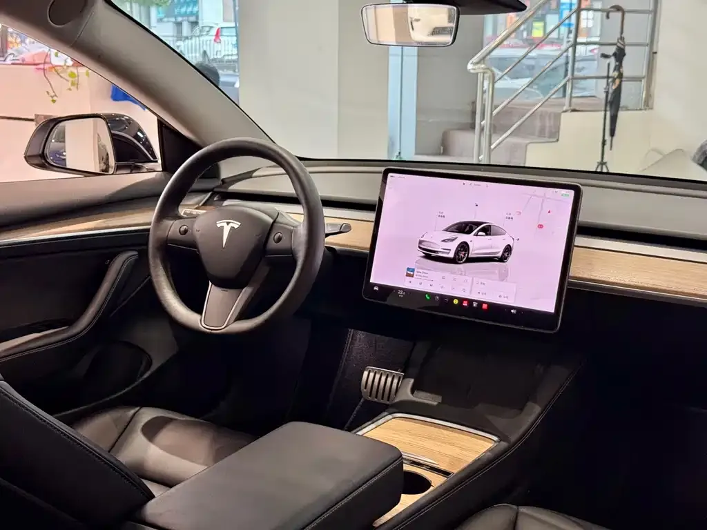 Tesla Model 3 — фото 10