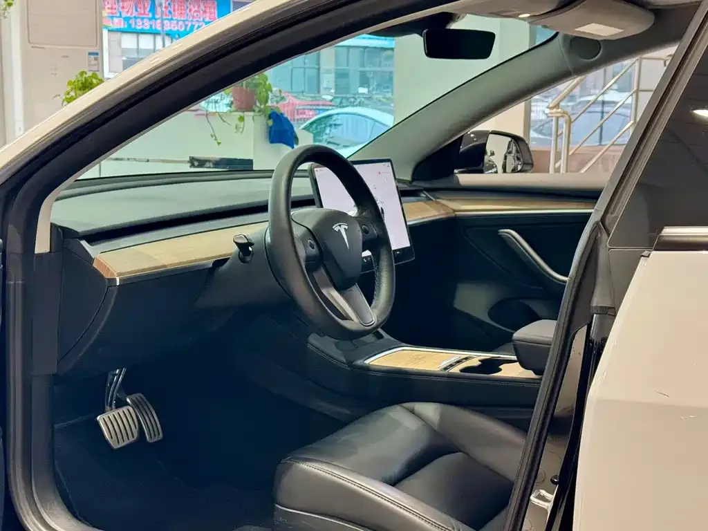 Tesla Model 3 — фото 5