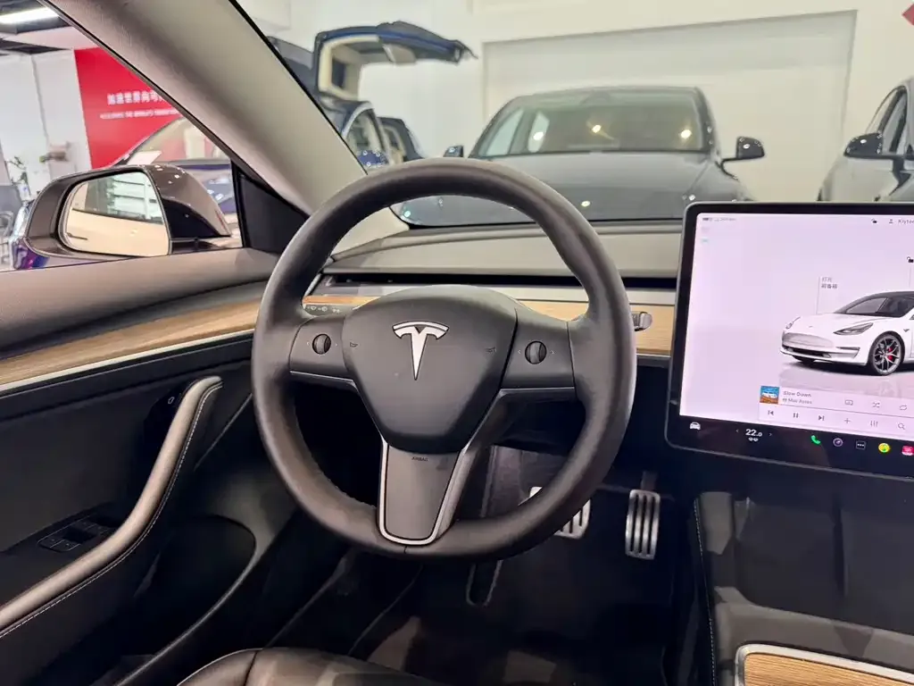 Tesla Model 3 — фото 9