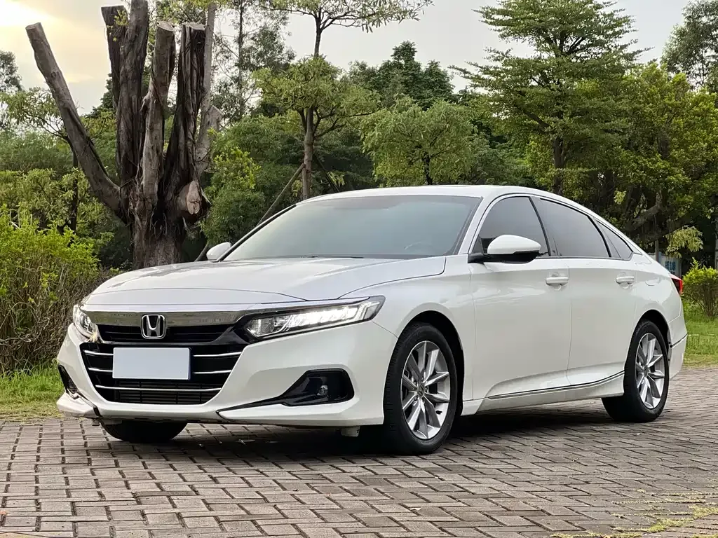Honda Accord — фото 1