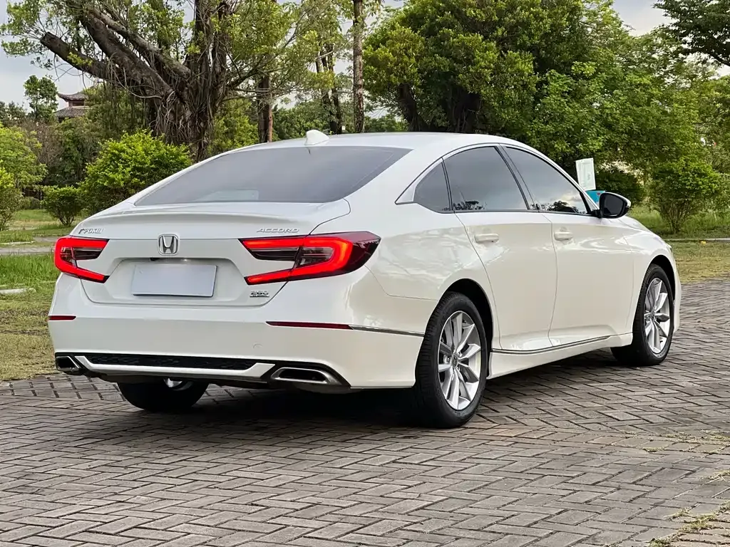 Honda Accord — фото 7