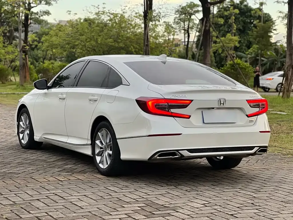 Honda Accord — фото 9