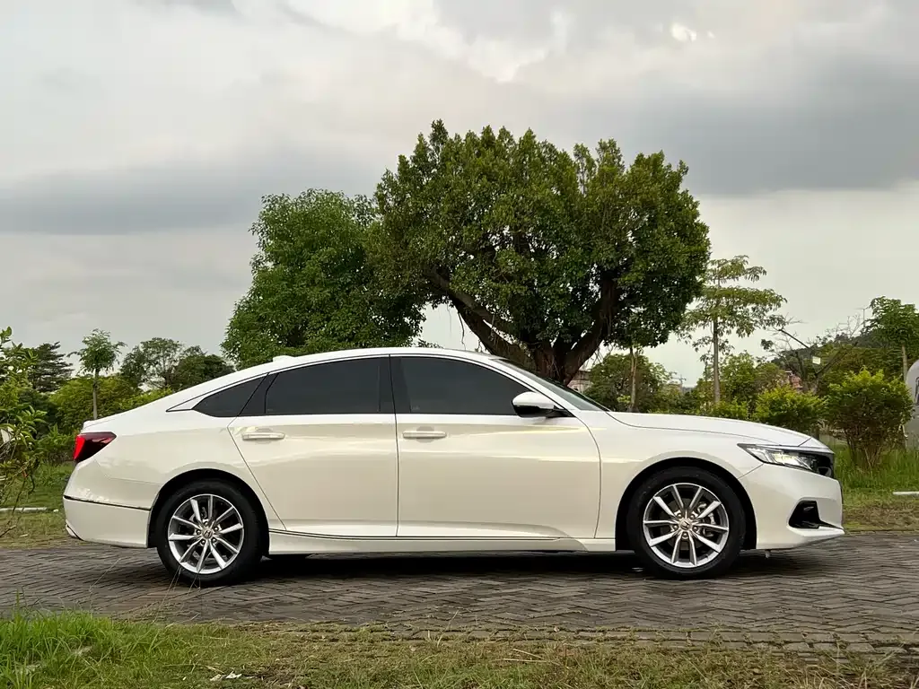 Honda Accord — фото 10