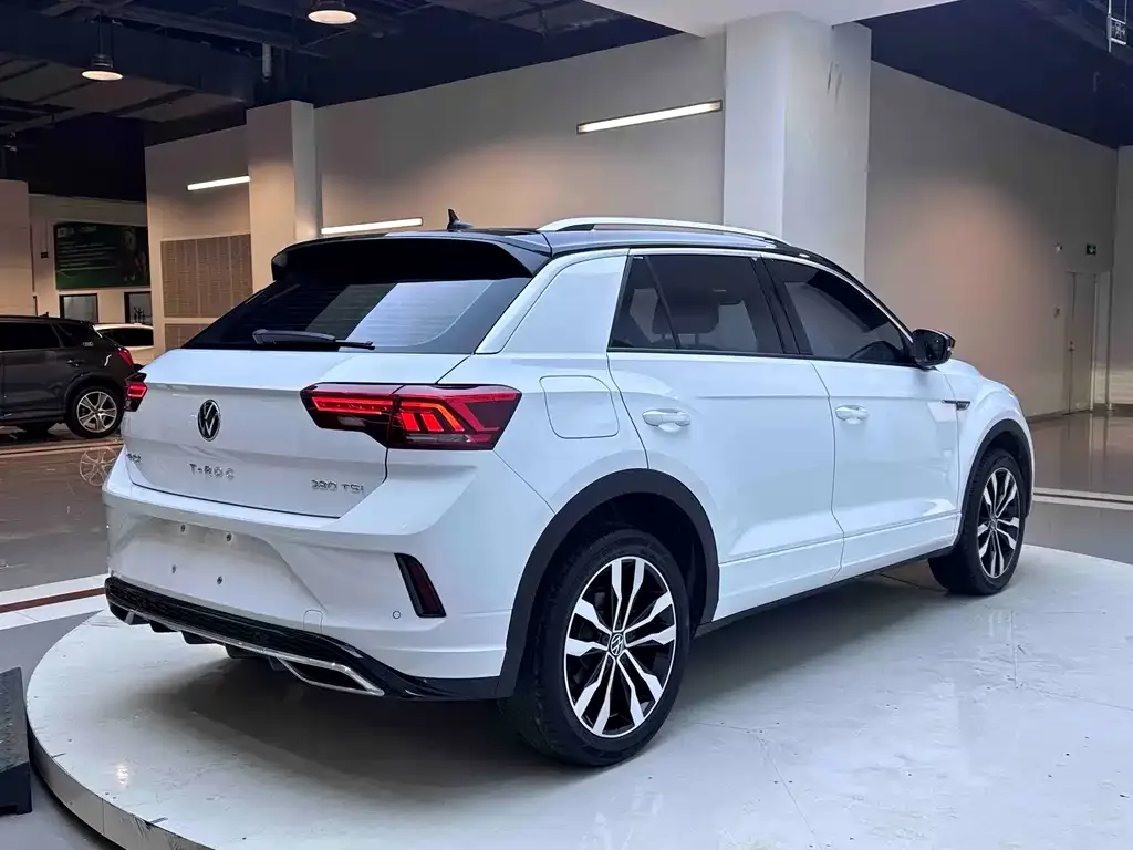 Volkswagen T-Roc — фото 9