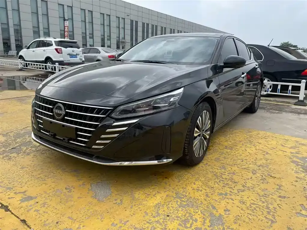 Nissan Teana — фото 1