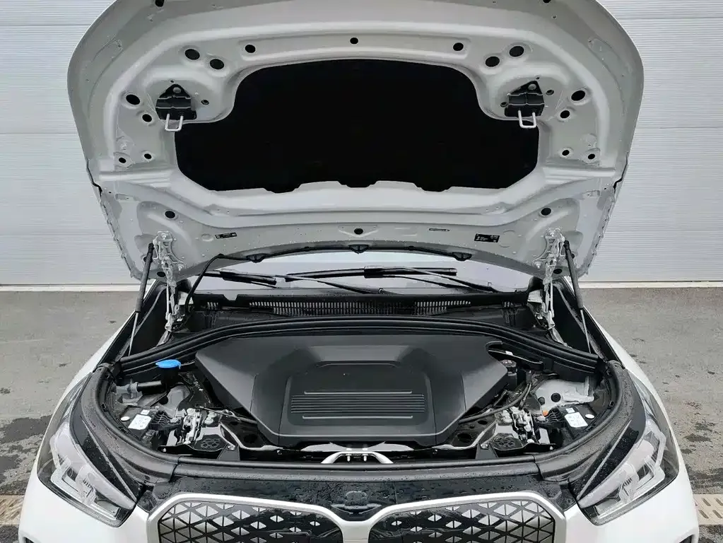 BMW iX1 2025 из CN, фото 10