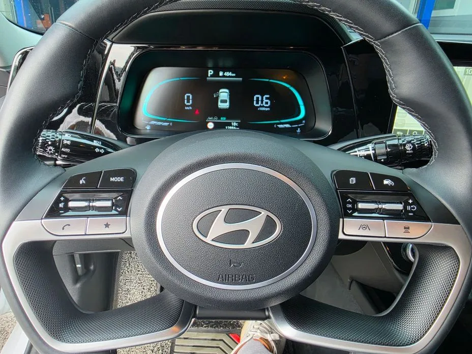 Hyundai AVANTE — фото 8