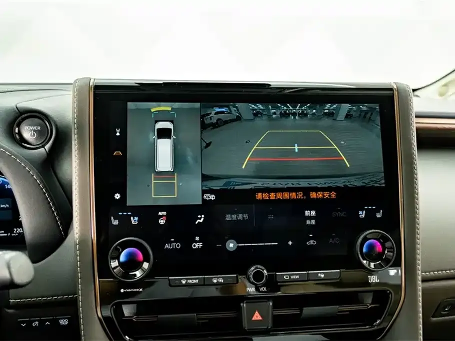 Toyota Alphard — фото 3