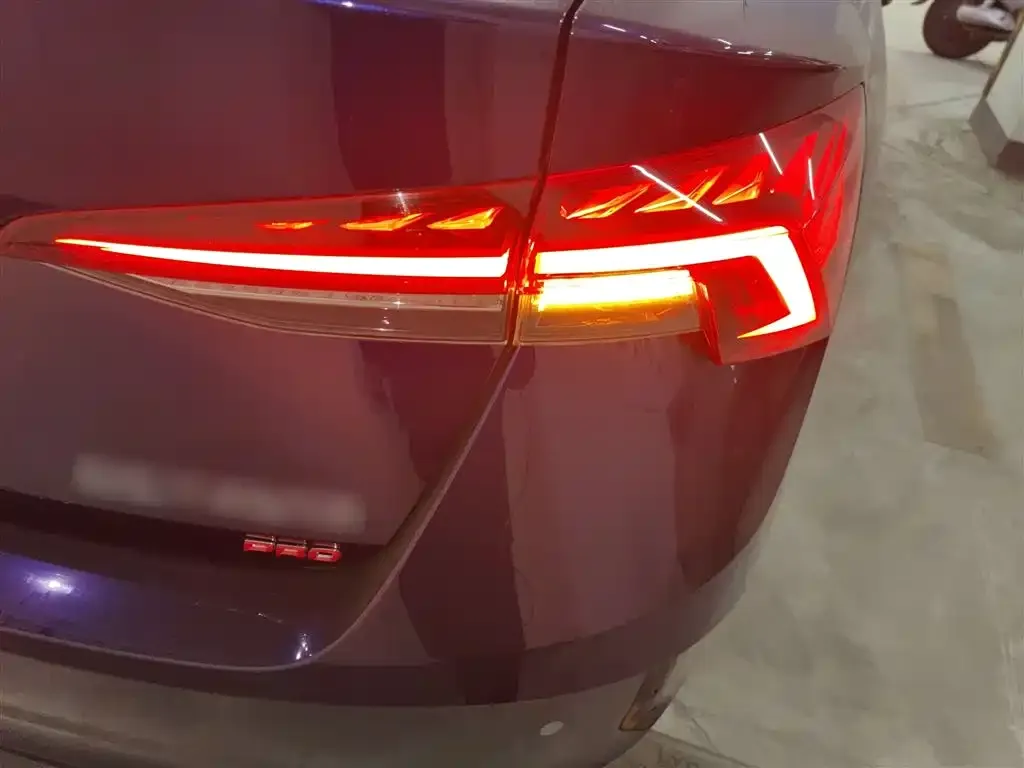 Skoda Octavia — фото 2