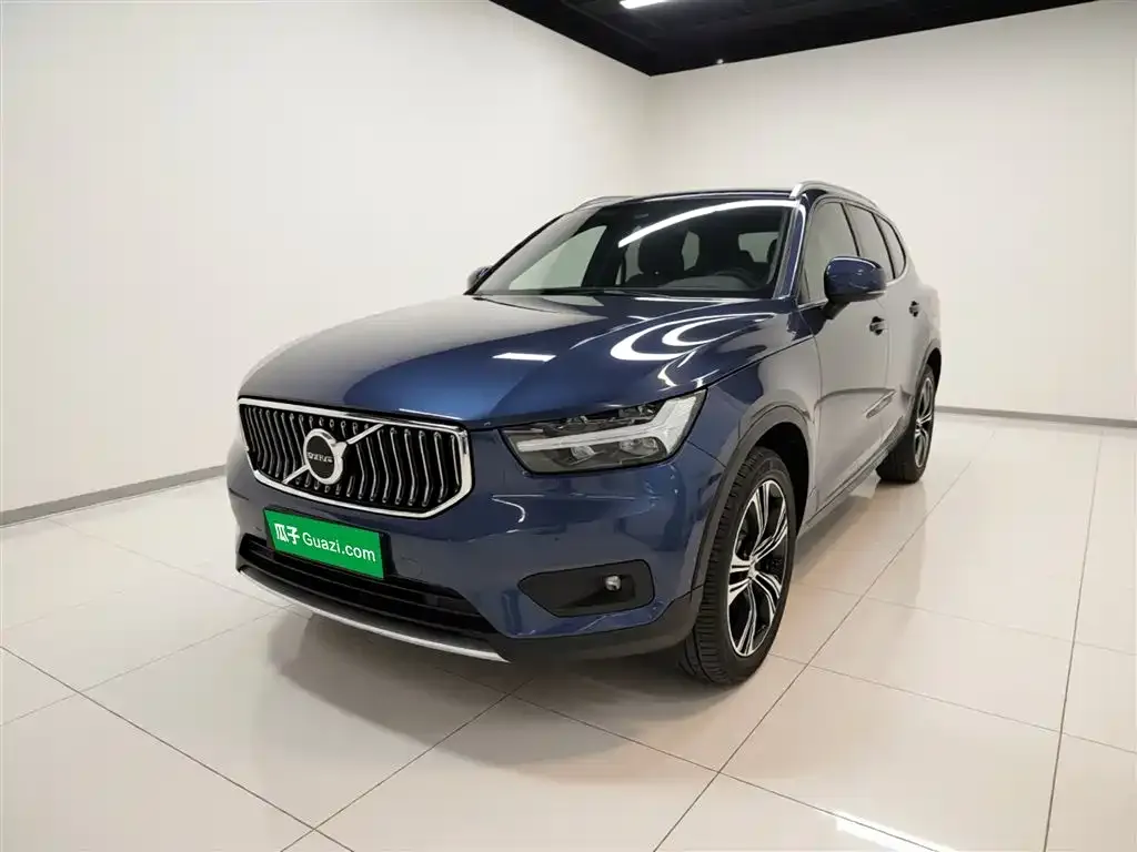 Volvo XC40 — фото 5
