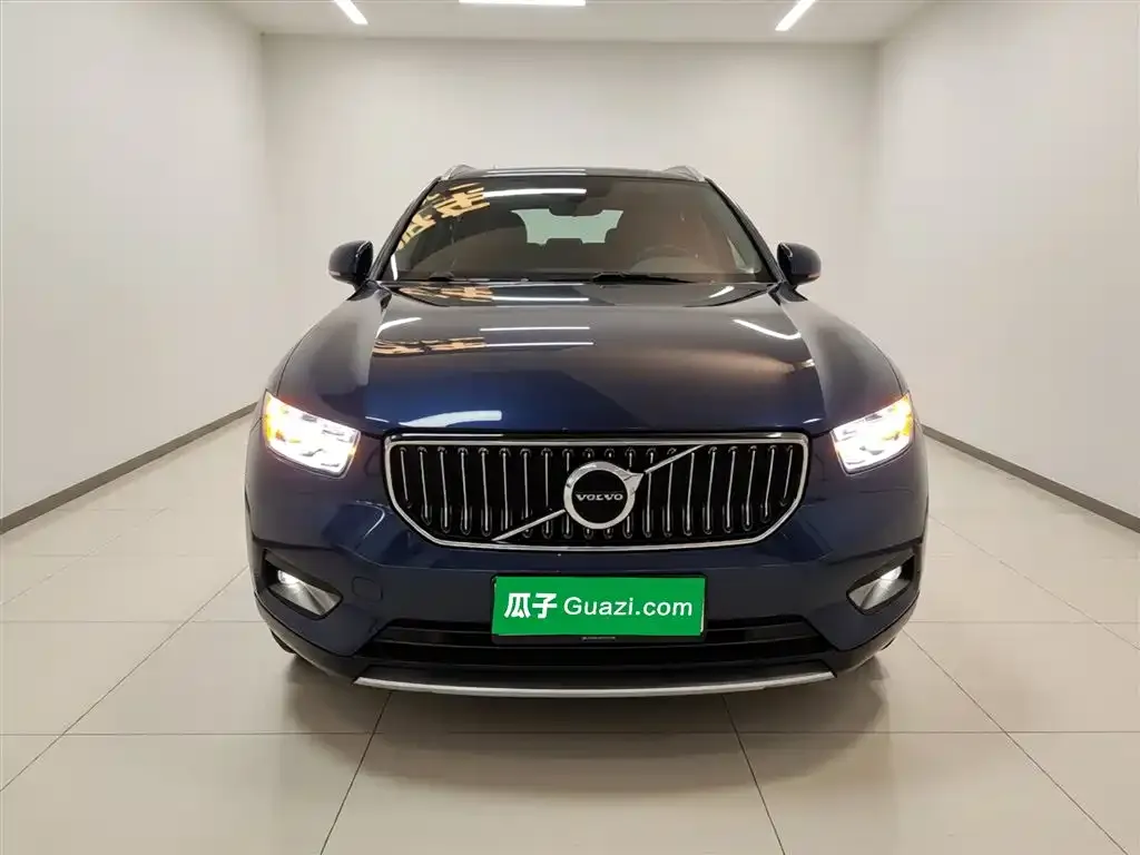 Volvo XC40 — фото 3