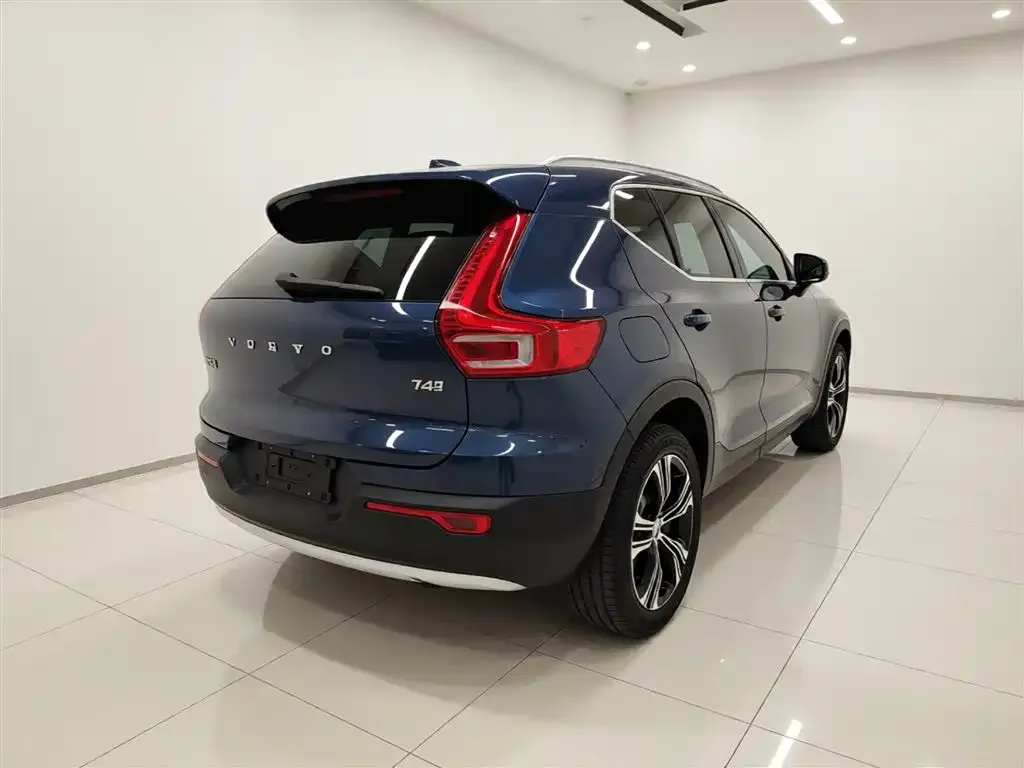 Volvo XC40 — фото 9