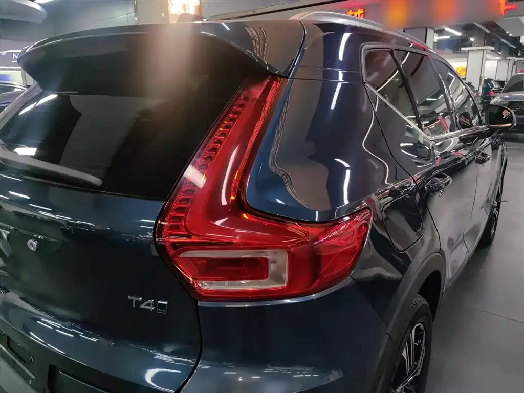 Volvo XC40 — фото 10