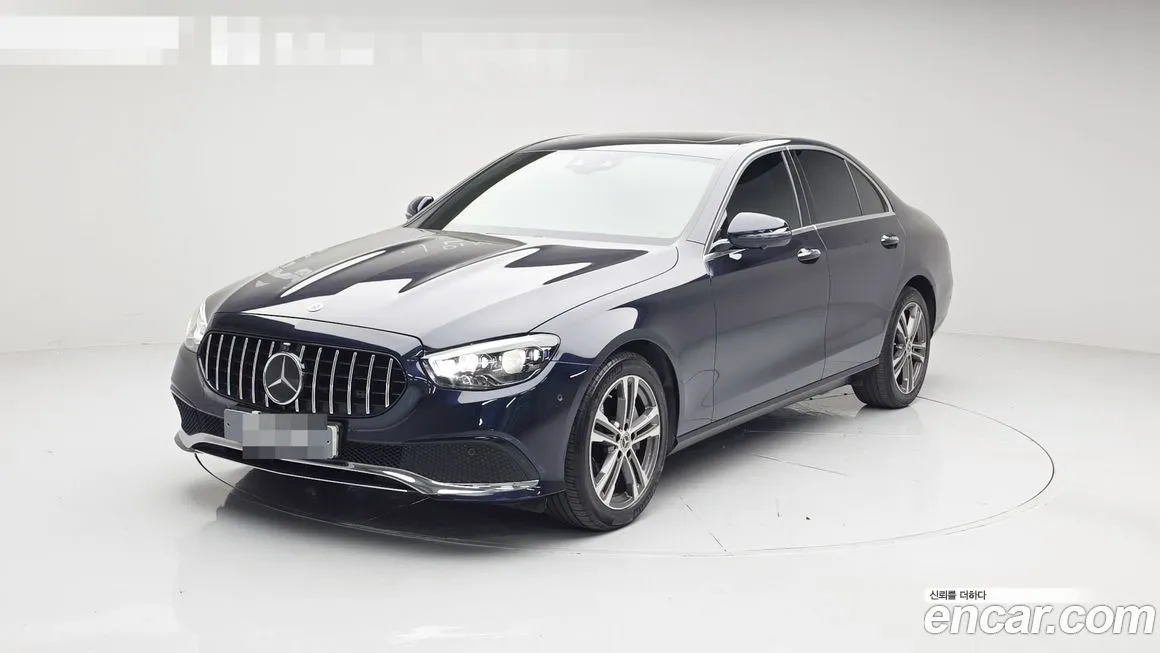 Mercedes-Benz E-Class — фото 1