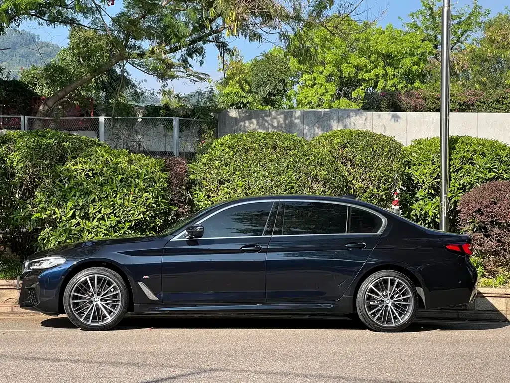 BMW 5 Series — фото 10