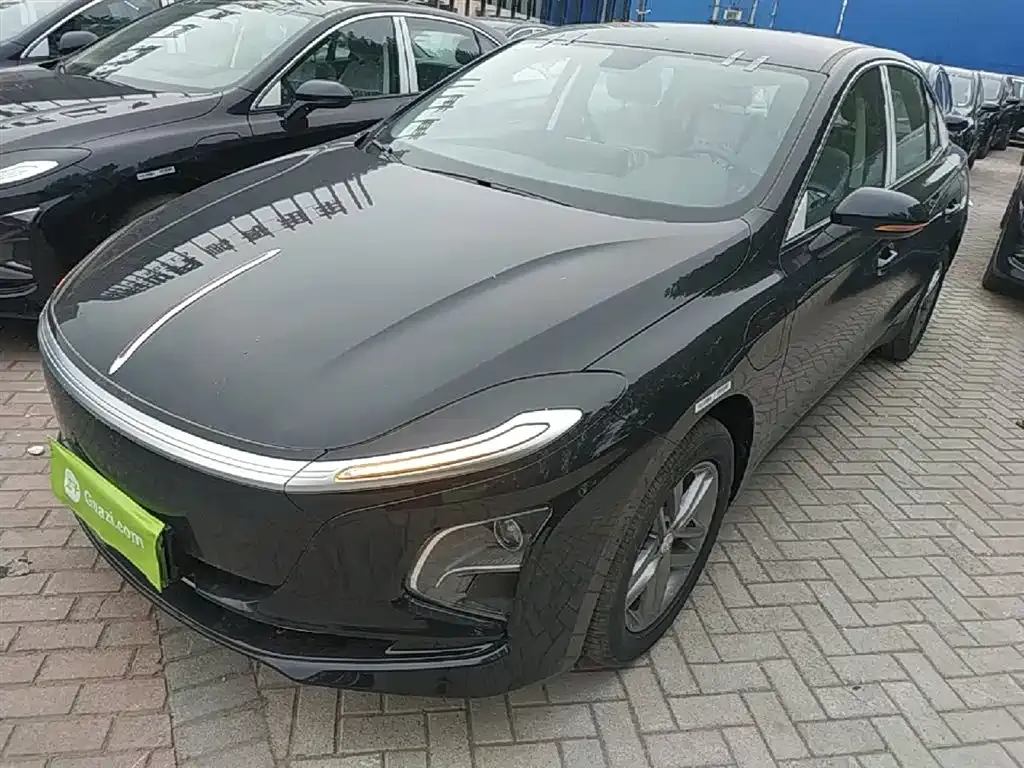 Hongqi E-QM5 — фото 1