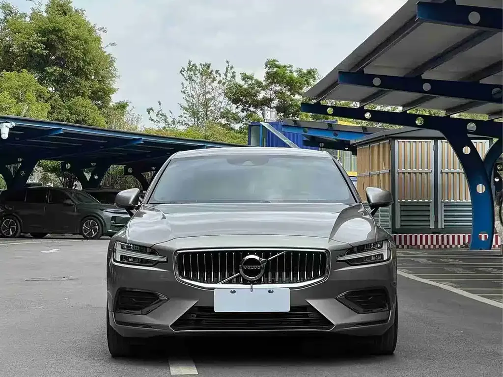 Volvo S60 — фото 10