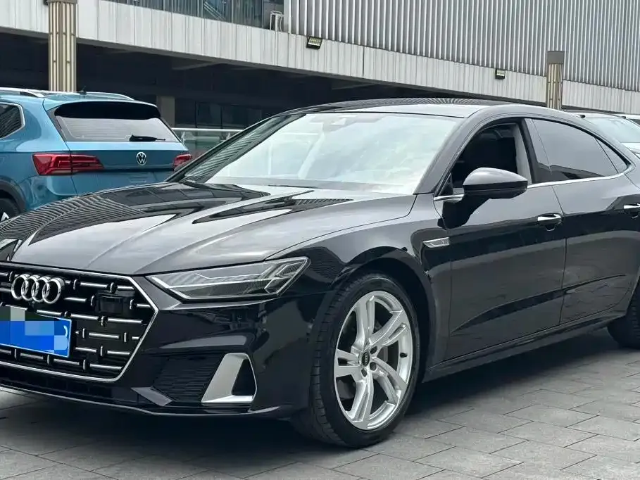 Audi A7L — фото 1