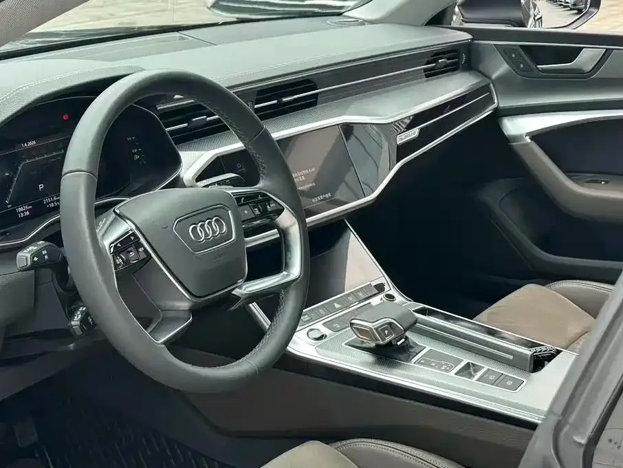 Audi A7L — фото 10