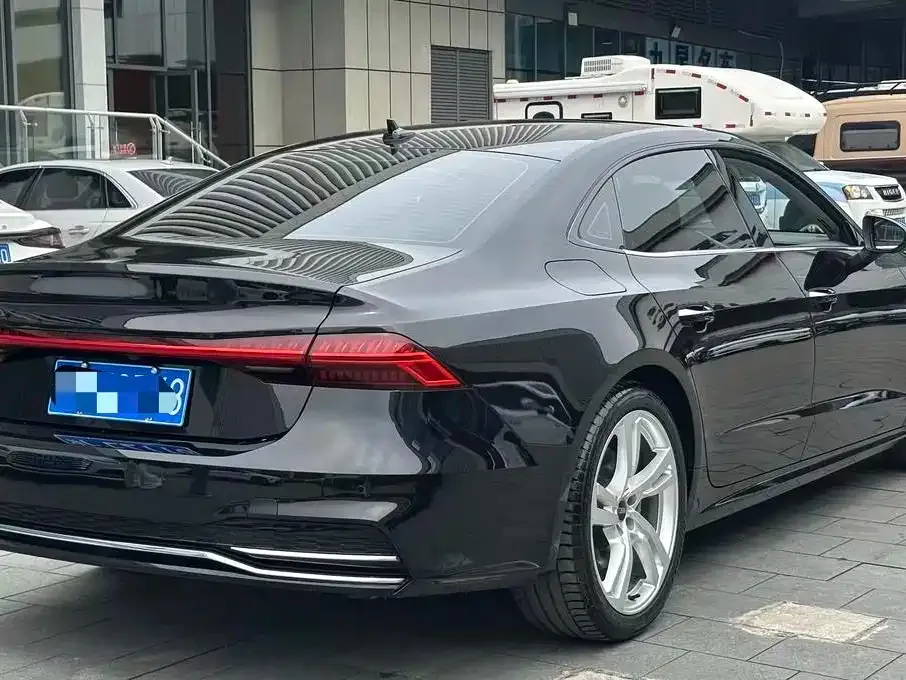 Audi A7L — фото 9