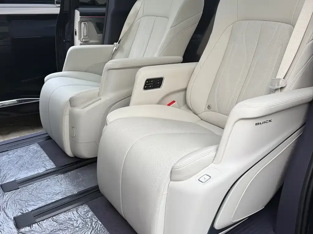 Buick GL8 Hybrid — фото 8