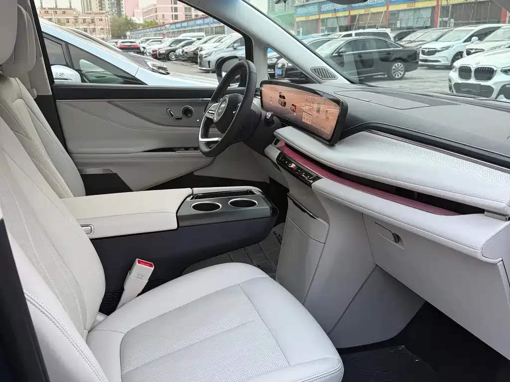 Buick GL8 Hybrid — фото 3